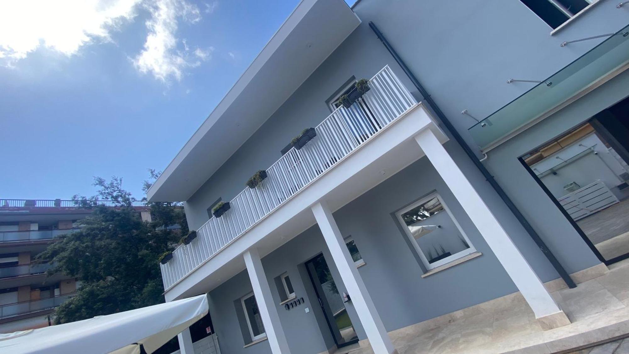 Grey House Guest House Luxury Latina Exterior photo